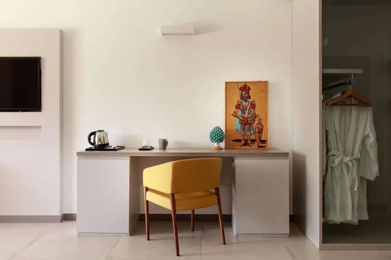 Luna Minoica Suites And Apartments مونتاليغرو 3*,