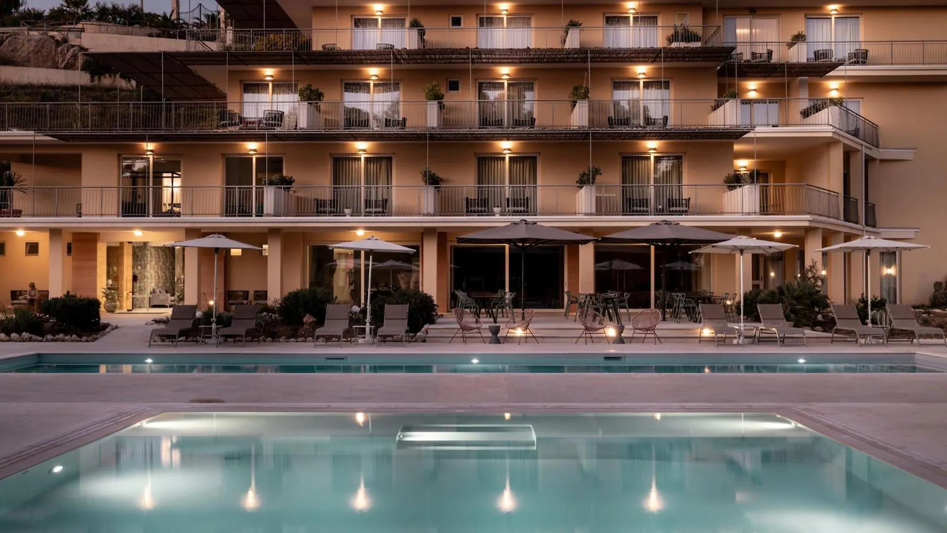 Luna Minoica Suites And Apartments مونتاليغرو