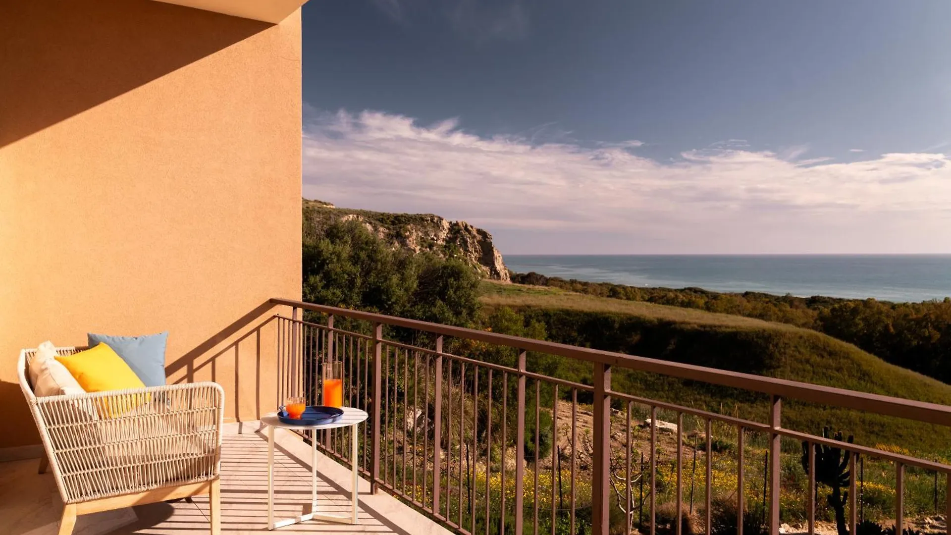 Luna Minoica Suites And Apartments Montallegro